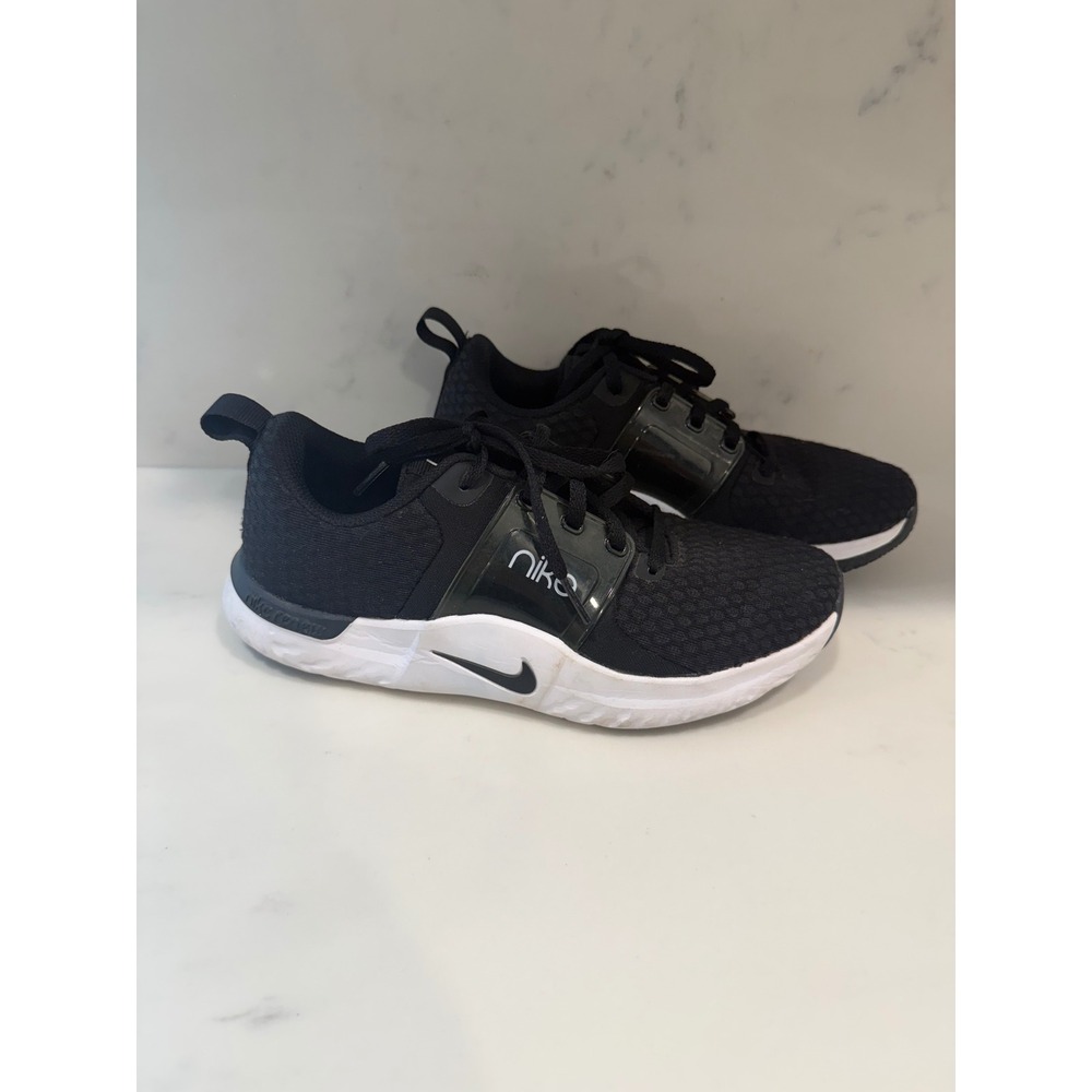 Nike Legend Essential 2 Womens Training Shoes Black White Size 7